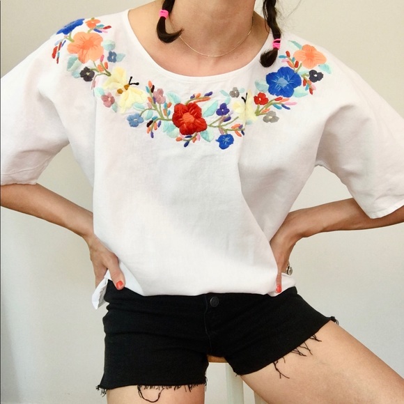 Vintage flower embroidered top - Picture 3 of 14